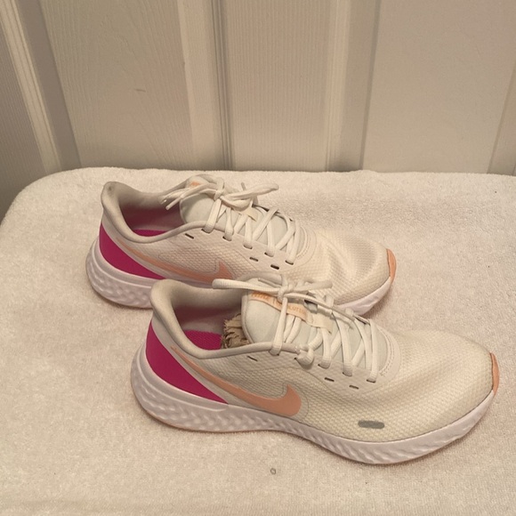Nike Revolution White/Pink Tennis Shoes…size 10 - Picture 2 of 7